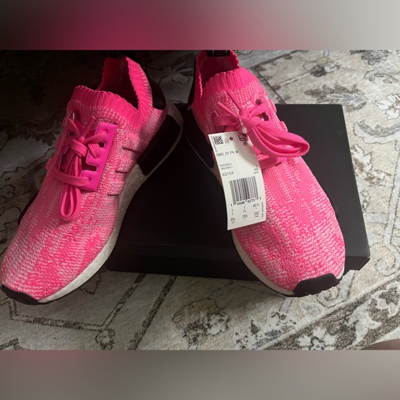 WMNS NMD_R1 PRIMEKNIT 'SOLAR PINK' - Picture 2 of 4